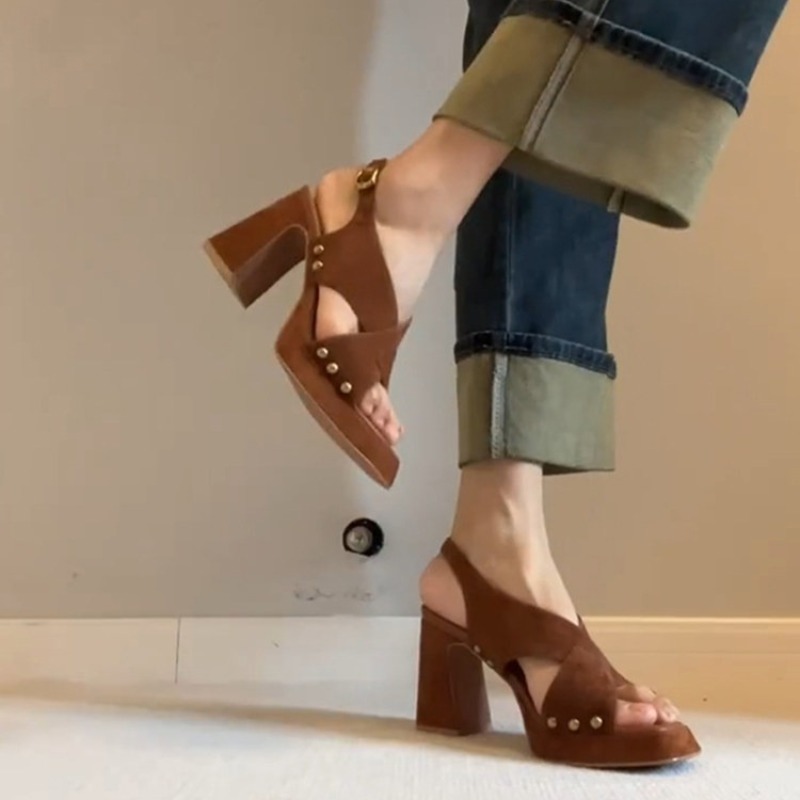 Platform Sneakers Chunky - أحذية نسائية جديدة 2026 بتصميم فريد،