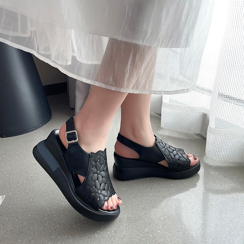 Wedge Heeled Sneaker - أحذية نسائية أنيقة ذات نعل سميك