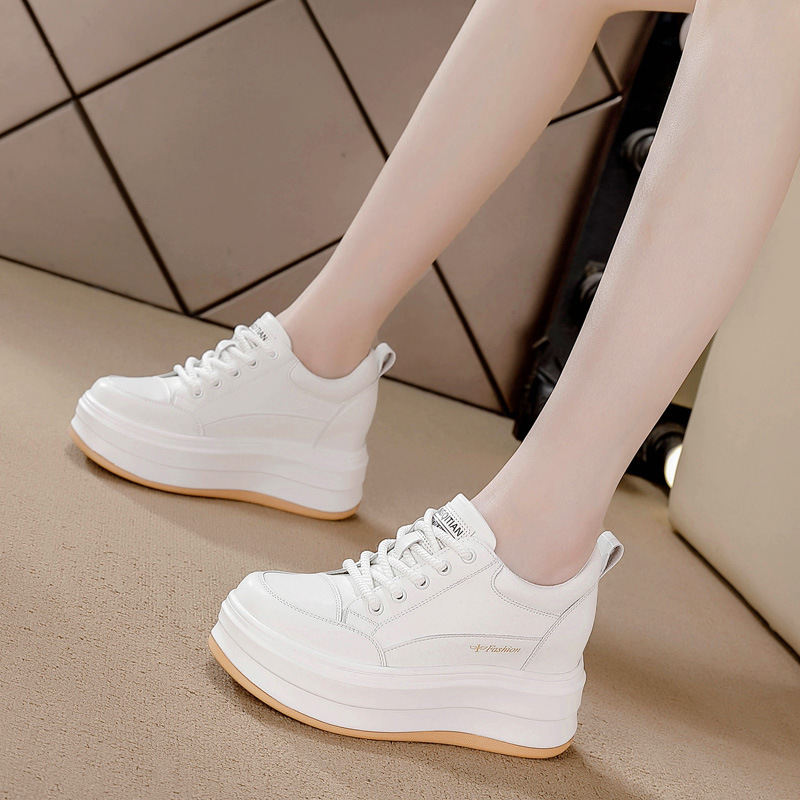 Platform Sneakers Chunky - أحذية رياضية نسائية بكعب 8 سم