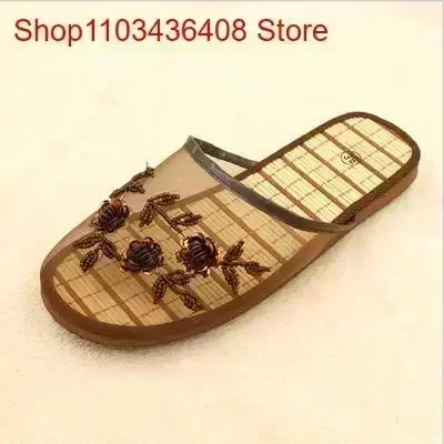 Mule Slip On - شباشب نسائية أنيقة مزهّرة أحذية بدون