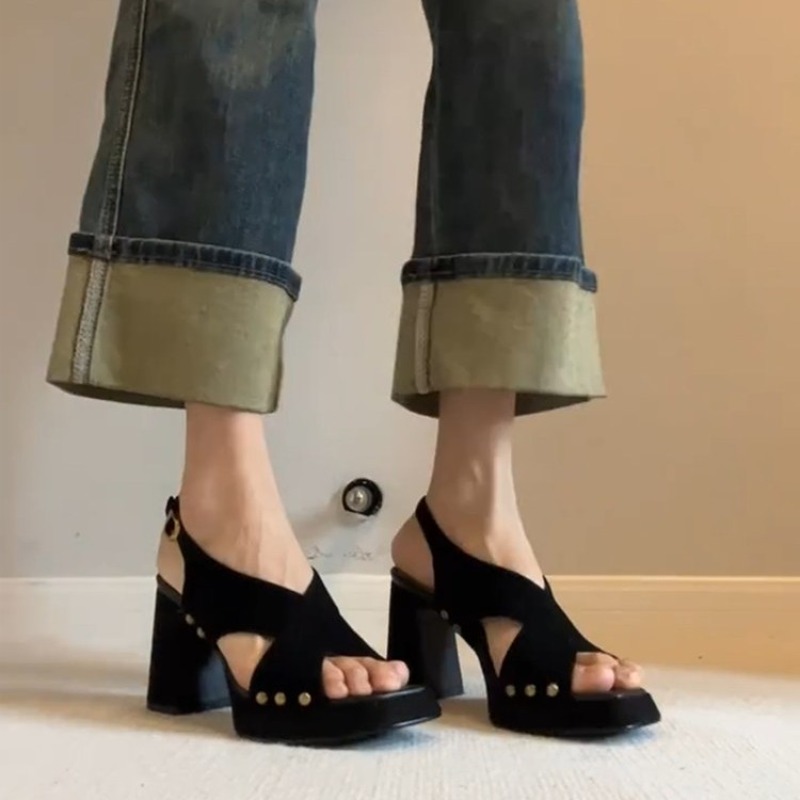 أحذية نسائية جديدة 2026 بتصميم - مراجعة Platform Sneakers Chunky وسعره