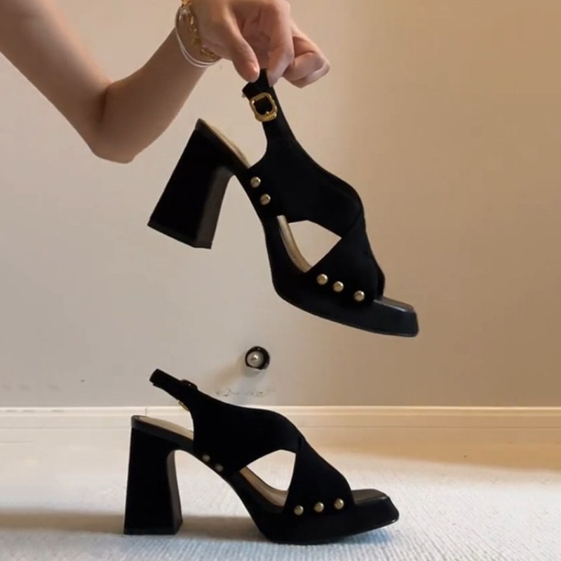 أحذية نسائية جديدة 2026 بتصميم - مراجعة Platform Sneakers Chunky وسعره