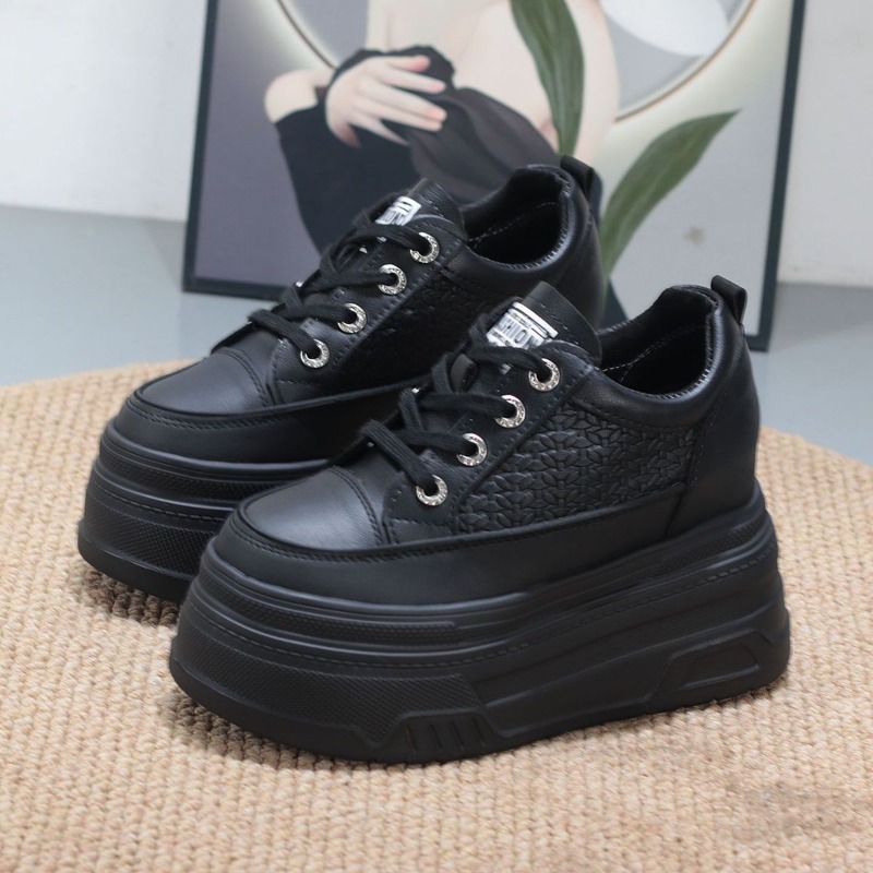 أحذية رياضية جديدة لعام 2026 ب - مراجعة Wedge Heeled Sneaker وسعره