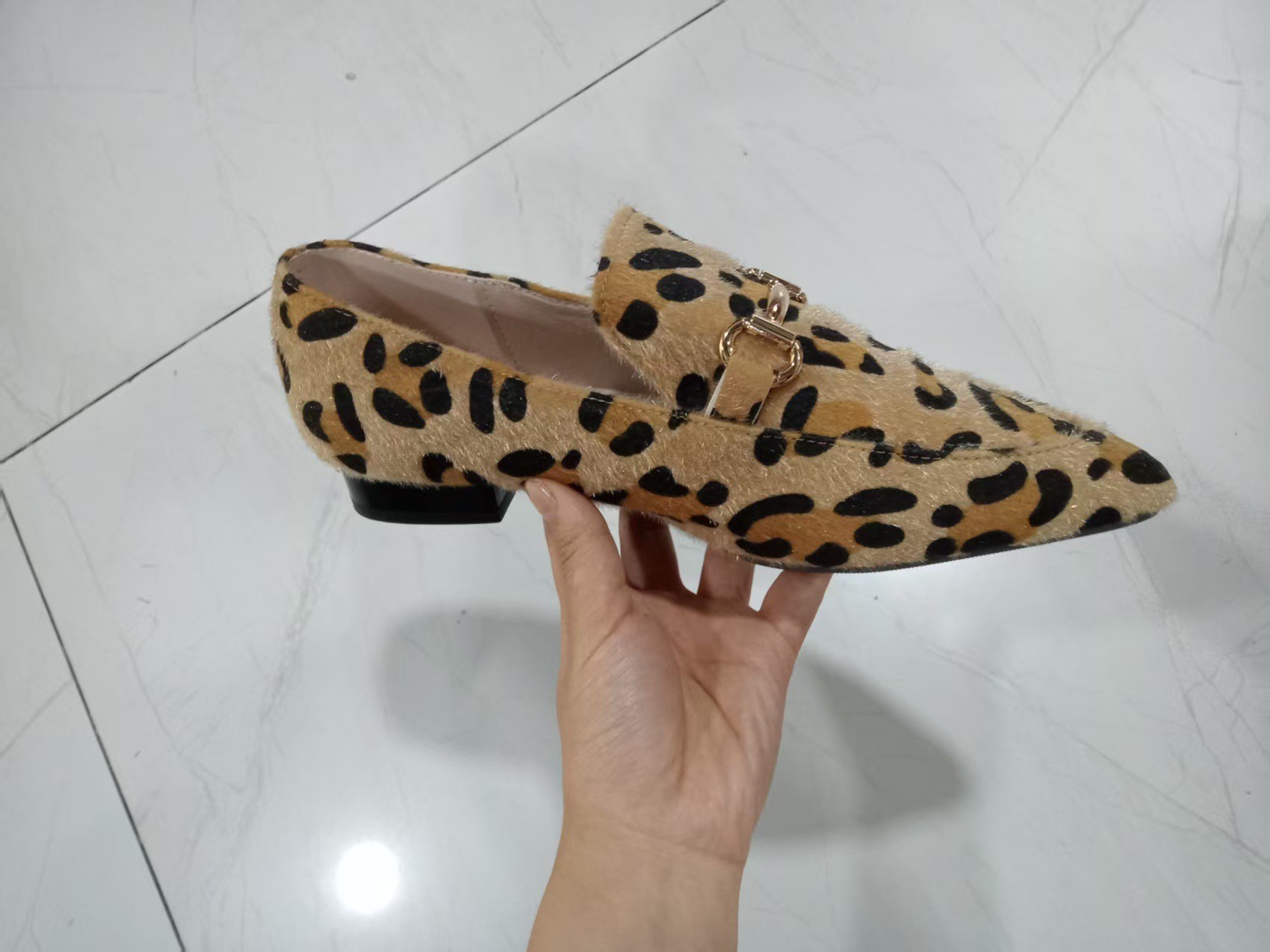 أحذية نسائية كبيرة الحجم 40-43 - مراجعة Women'S Shoes Large وسعره