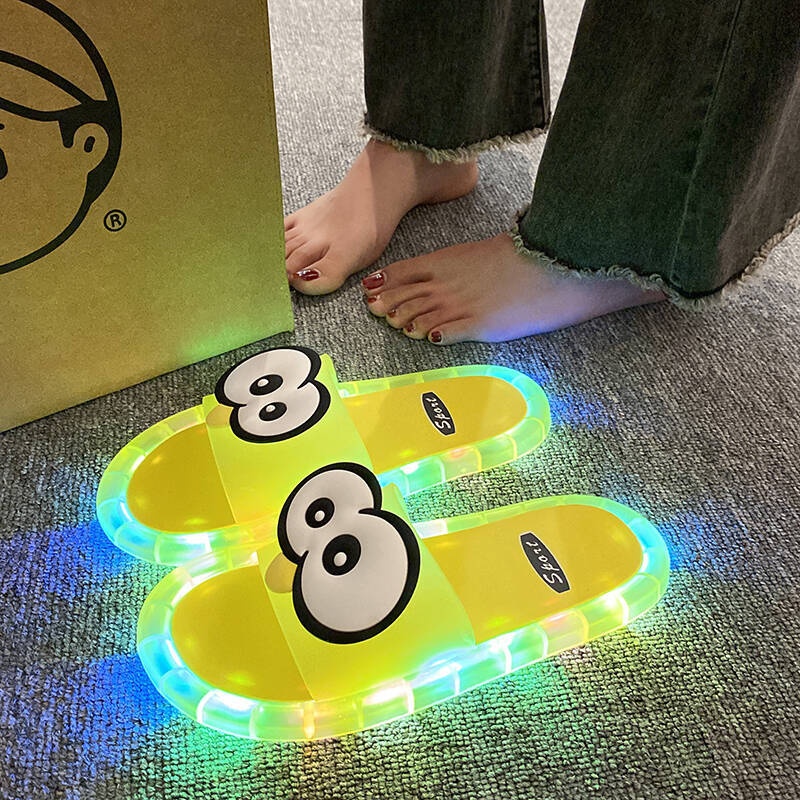 شباشب مضيئة بعيون كبيرة مضحكة، - مراجعة Mule Slip On وسعره