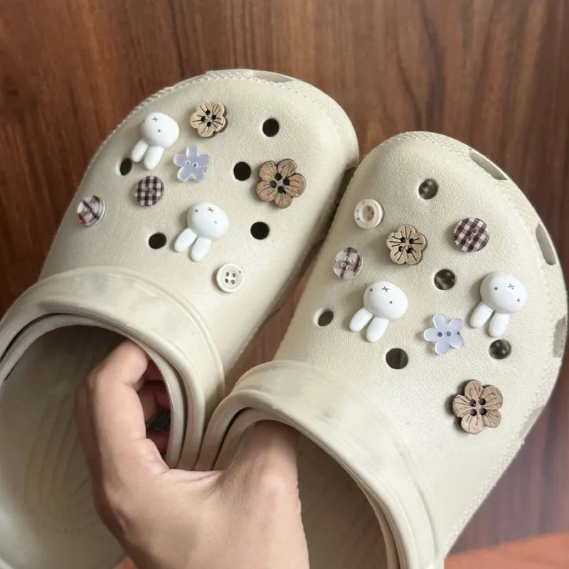 زينة أحذية على شكل أرنب وزهرة  - مراجعة Croc Style Clog وسعره